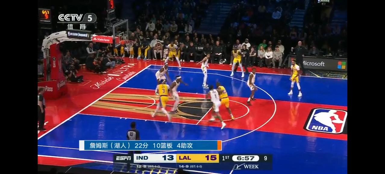 这NBA季中锦标赛的地板真是亮瞎眼了[捂脸]