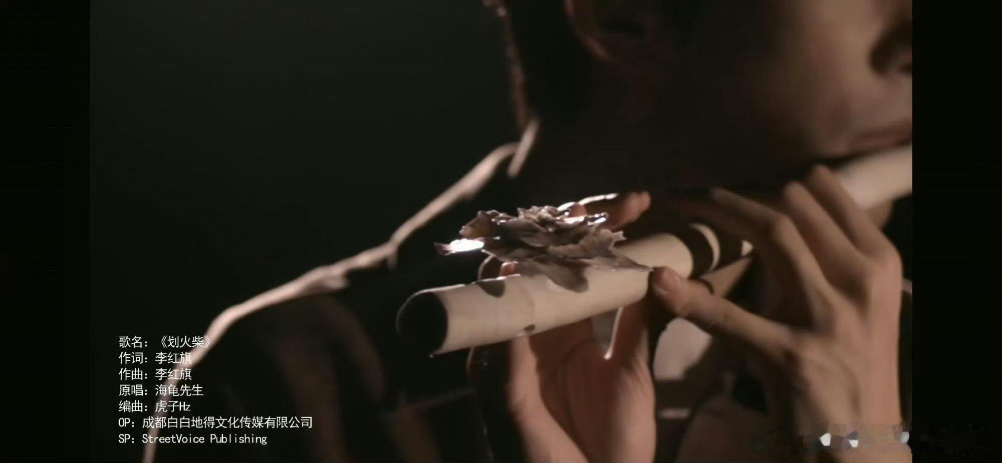 还以为易烊千玺做美甲了 太像了 