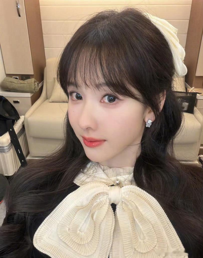 陈都灵的自拍永远值得期待！今日份美貌营业成功。陈都灵最近的自拍练习成果展示