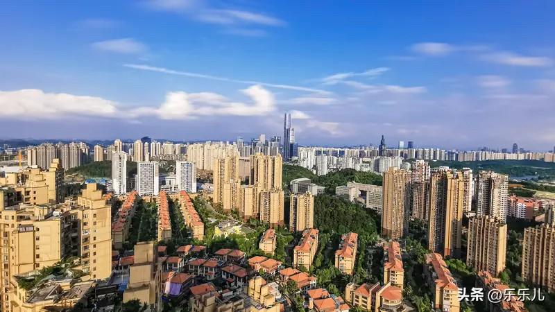 贵阳楼市：

白云区不少房企看到新规住宅市场接受度高，也下场加入内卷。往后四代住