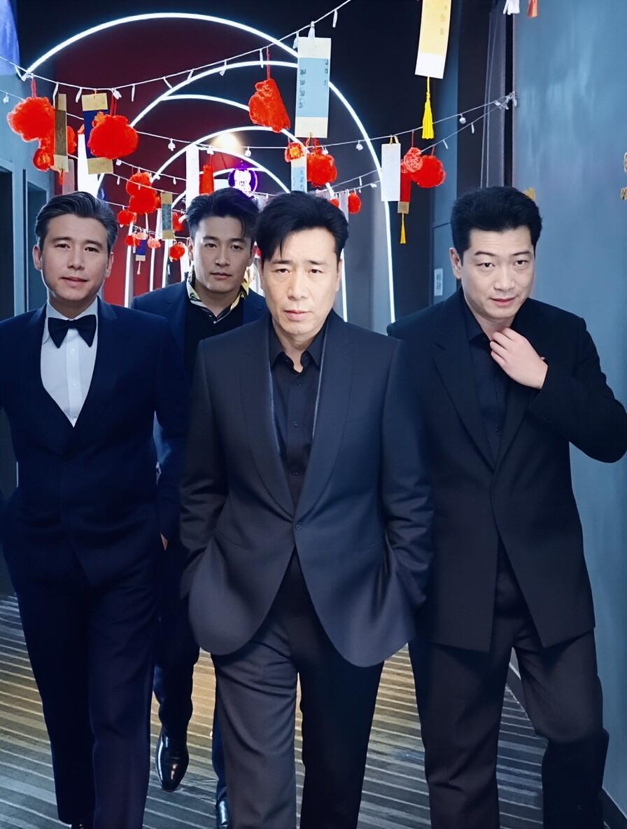 这四位男星共同演绎的张艺谋导演的犯罪警匪电影《坚如磐石》给人留下了深刻的印象，这