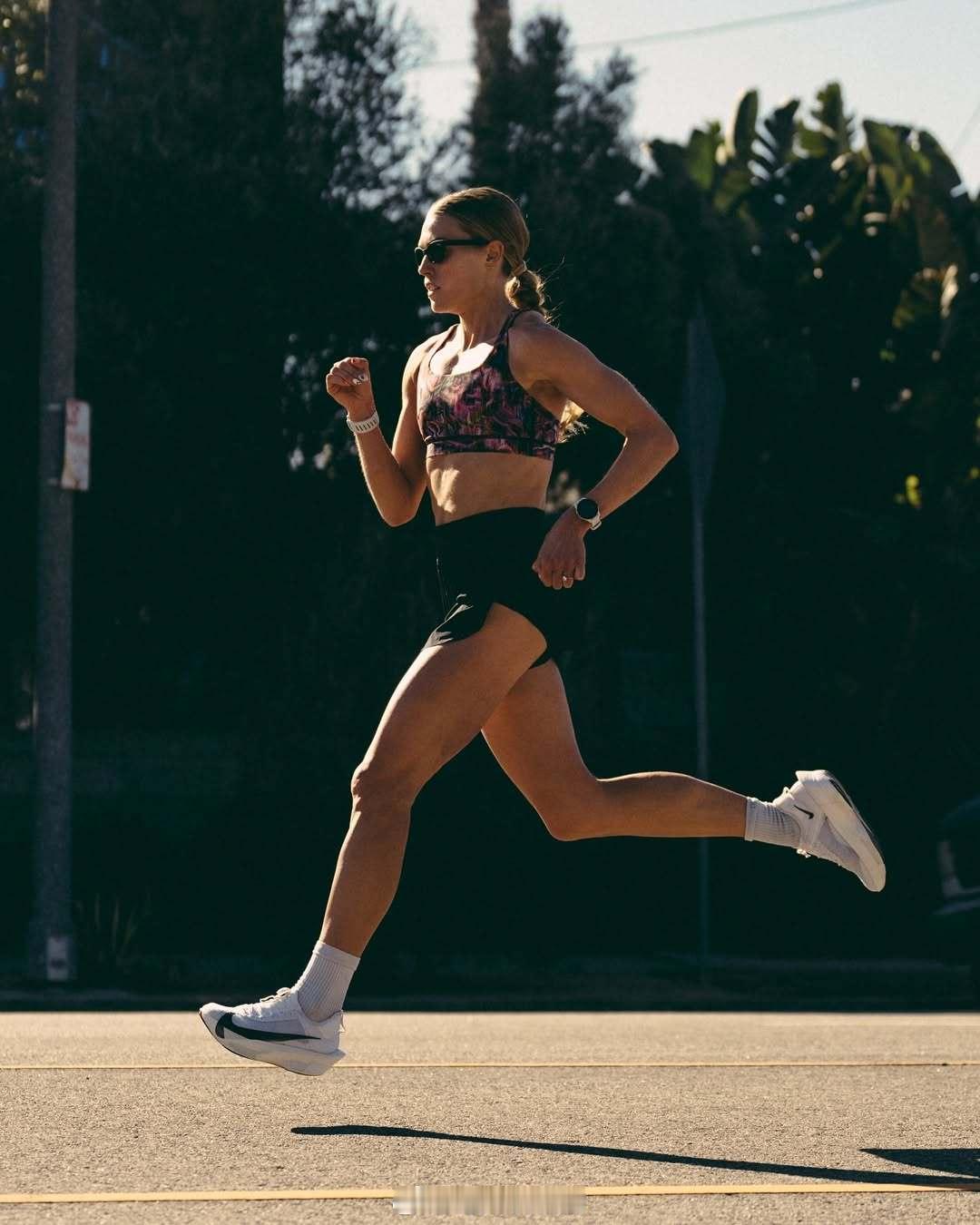 弃耐克而去的美国3000米障碍精英 Colleen Quigley 刚刚又穿上了