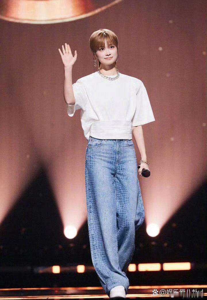 论少年感天花板，李宇春绝对当之无愧，气质独一份 