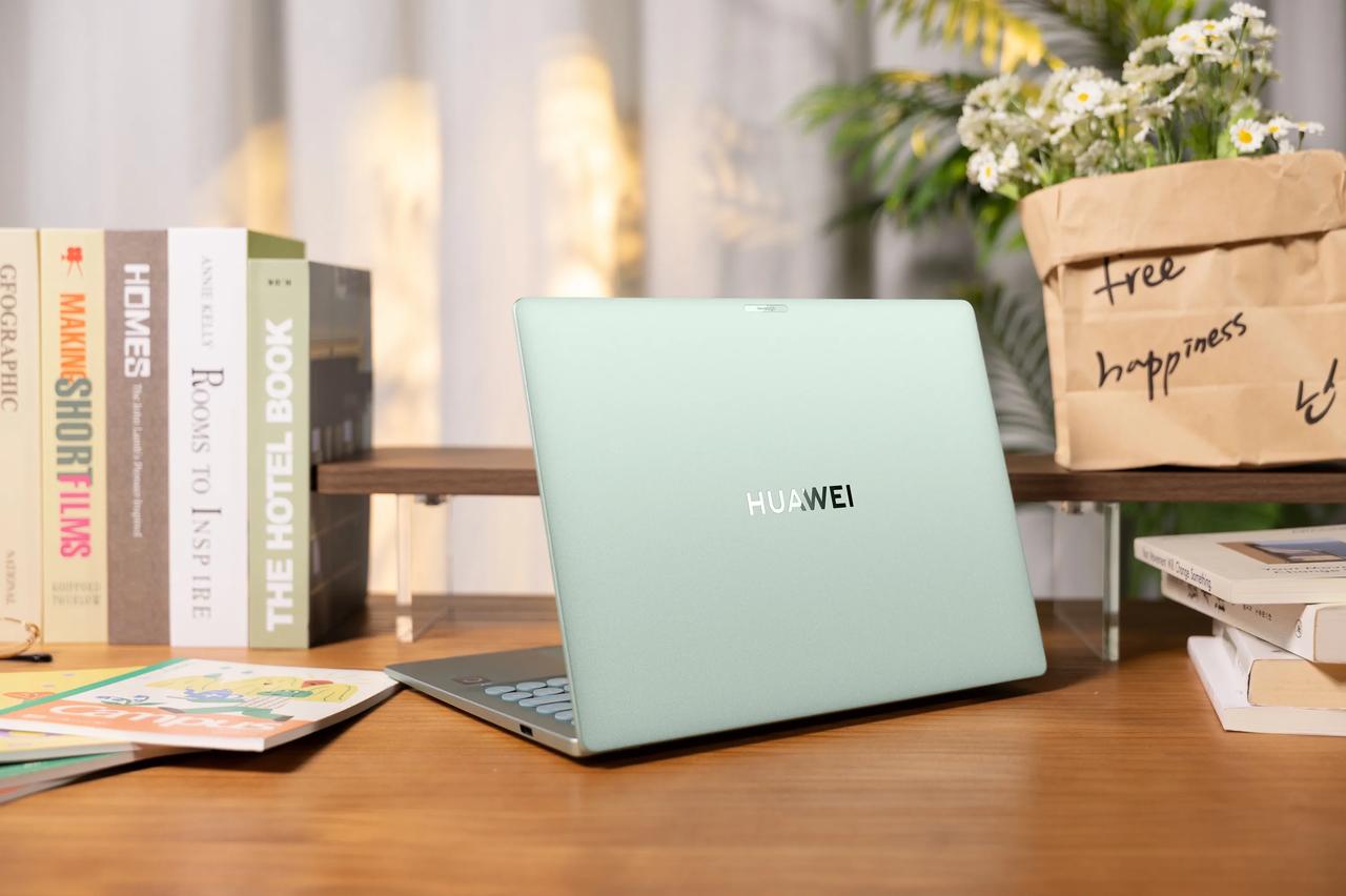 华为全新鸿蒙电脑今日正式发布，鸿蒙PC再添实用主力款，体验升级很贴合日常需求。