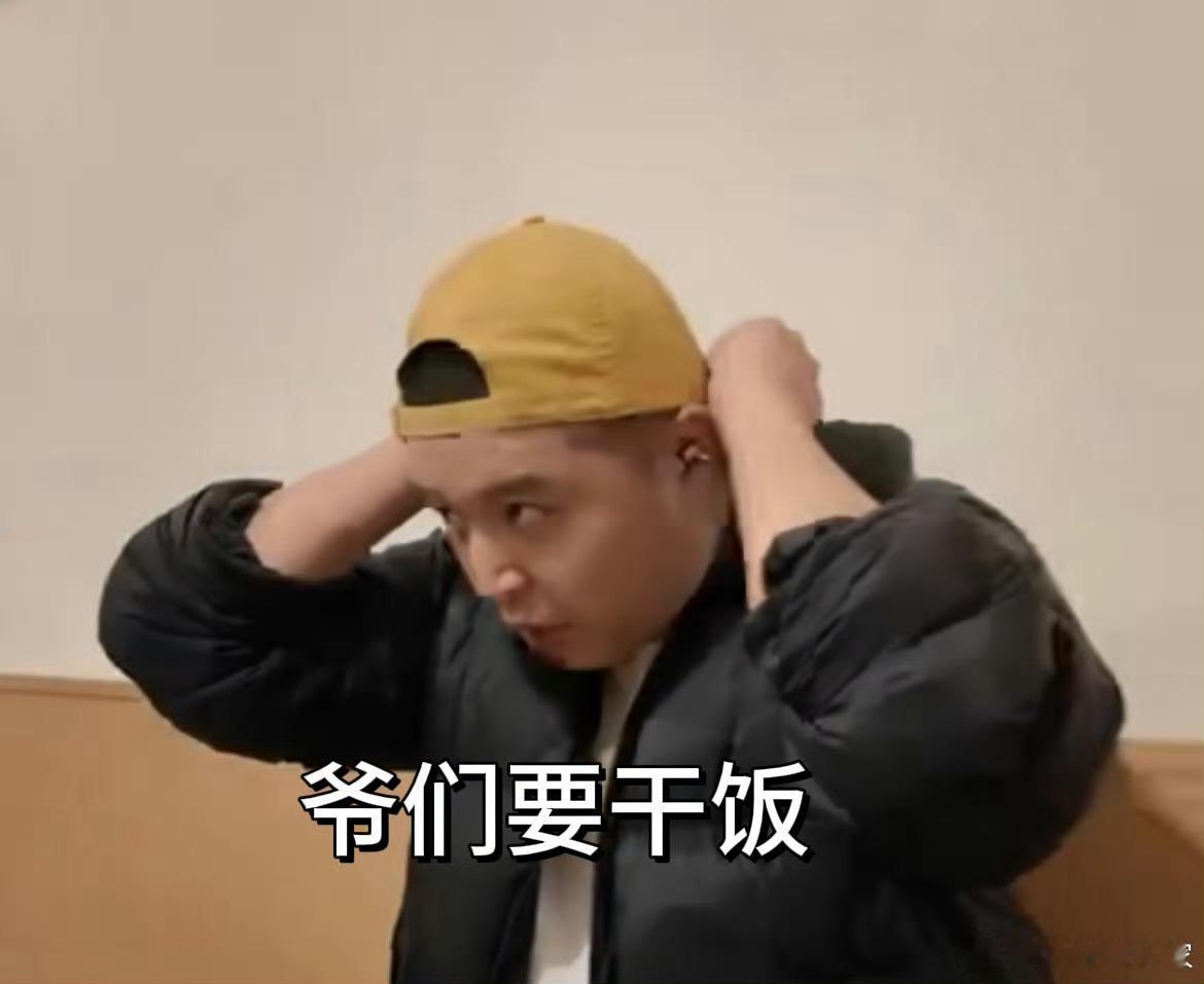 被催减肥我就马頔这样偶遇李纯马頔挽手逛街 一边马頔成都吃播流口水，一边李纯东北冻