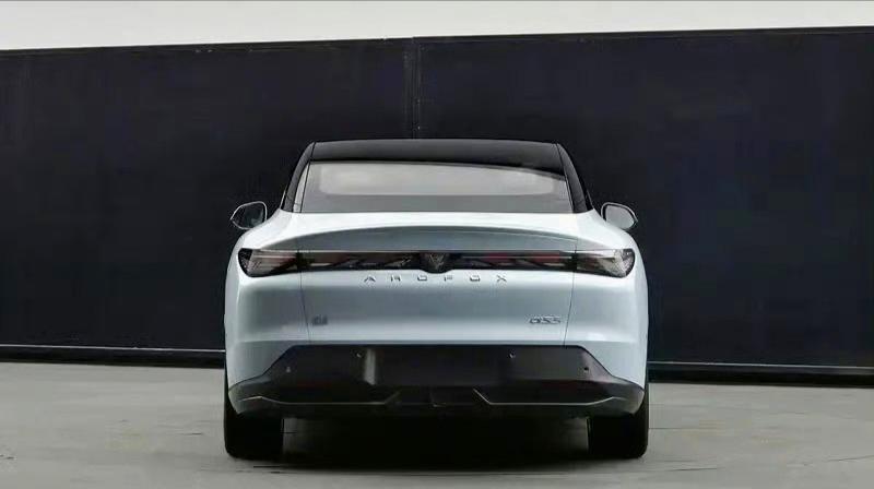 【极狐阿尔法S5动力信息公布 双电机+四驱/“零百”加速3.7秒】近日，极狐官方