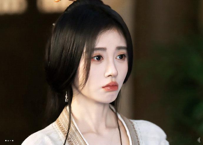 点赞瞬间变成鞠婧祎啦 