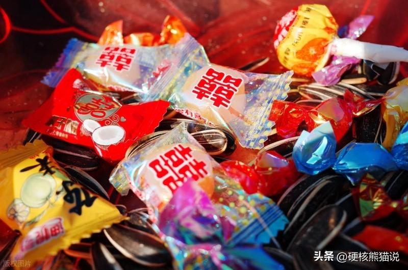 没想到吃糖也会近视

最近和朋友聊天，他问我知不知道她孩子近视的罪魁祸首是什么？