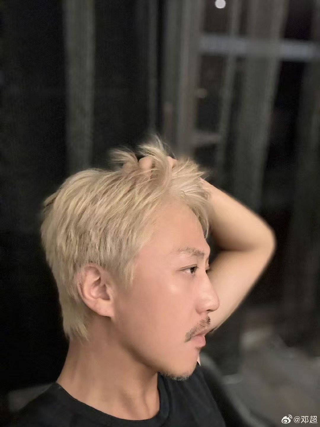 邓超染了爱豆发色邓超就这样染了爱豆发色，超哥离唱跳爱豆越来越近了邓超帅就一个字我