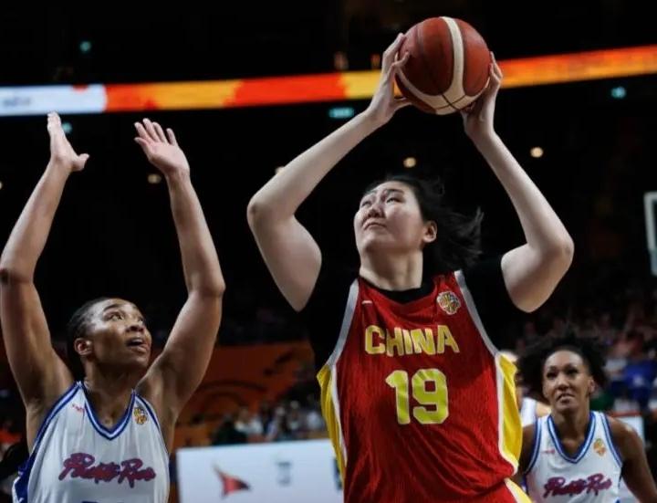 收获外界盛赞！张子宇内线实力获对手认可
 
中国女篮年轻中锋张子宇凭借赛场表现，