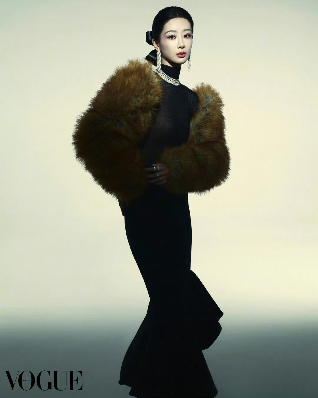 杨紫VOGUE首张封面不仅卡点杨紫生日11:06发布！而且是VOGUE香港版创刊