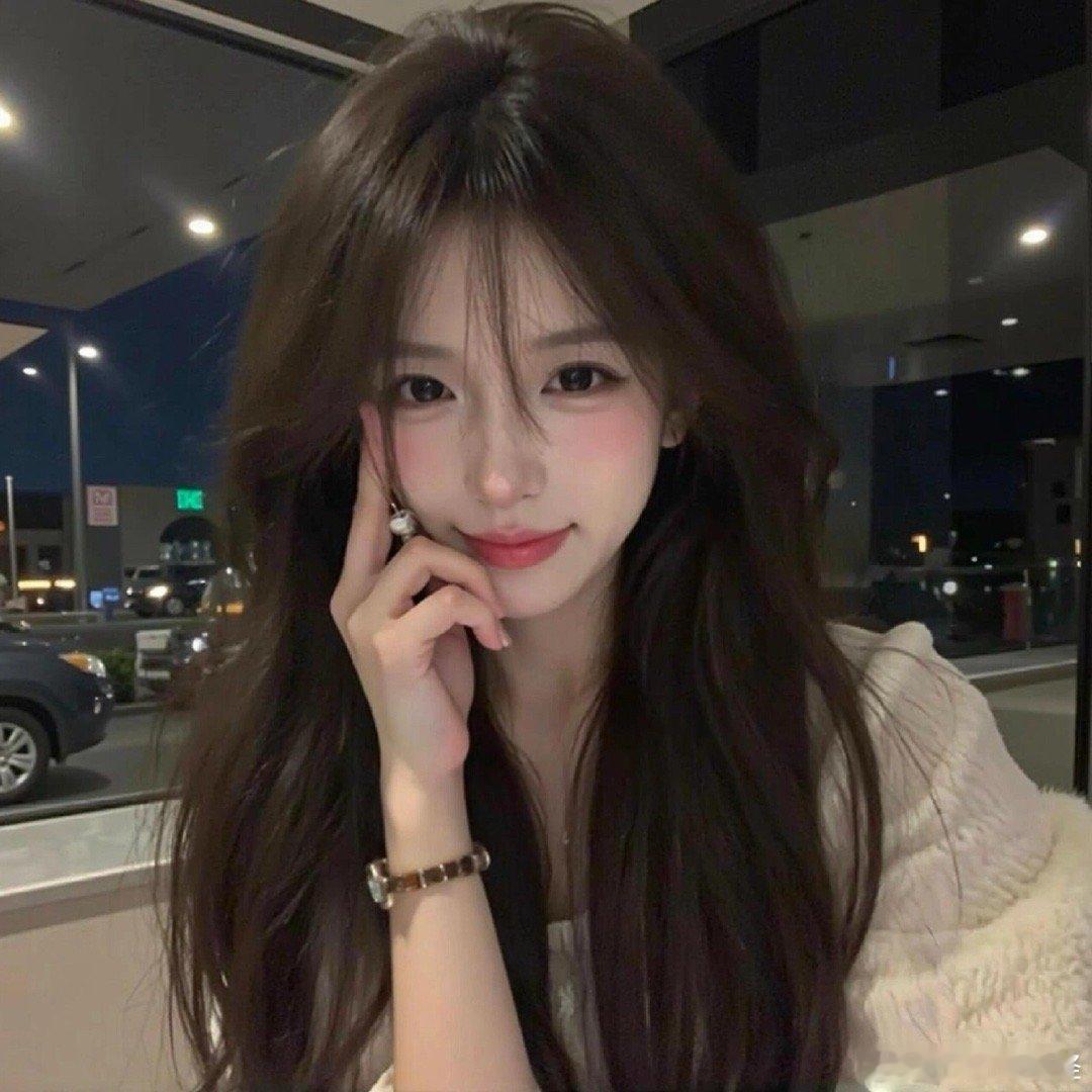 平凡的生活里，偶尔驻足，慢下心来，素喜光阴，不问今夕何夕，简单就是幸福。 