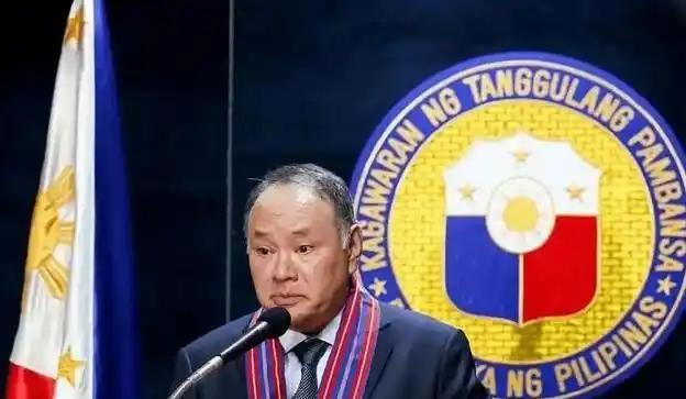 中方没有发布正式声明，也没有召见大使，就直接安排人员撤离。150名教师10月1日