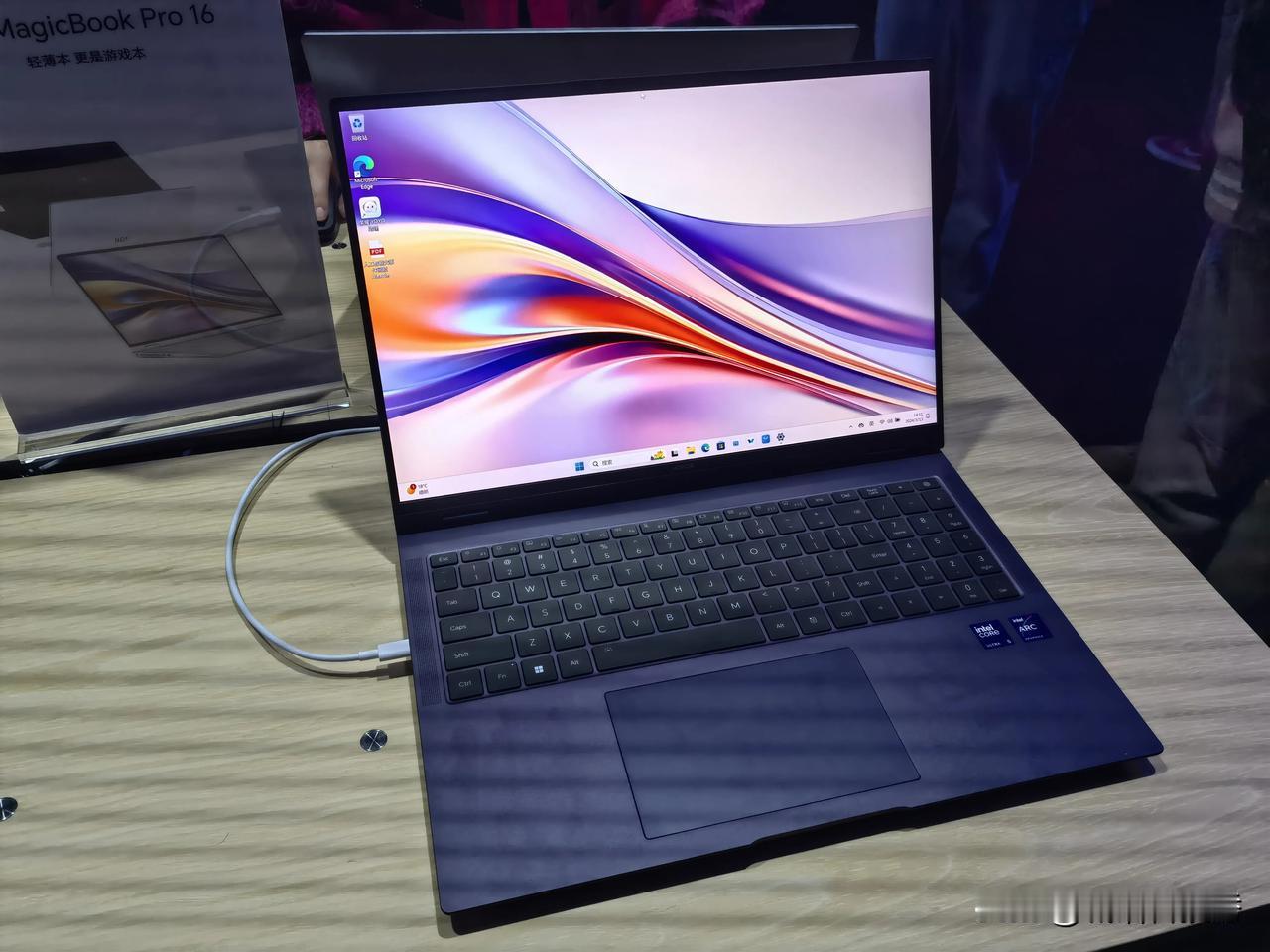 荣耀MagicBook Pro 16 AI PC是轻薄本，更是游戏本，兼顾轻薄和