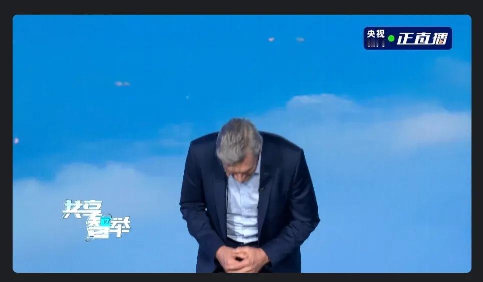 奥迪给华为鞠躬，牛…… ​​​