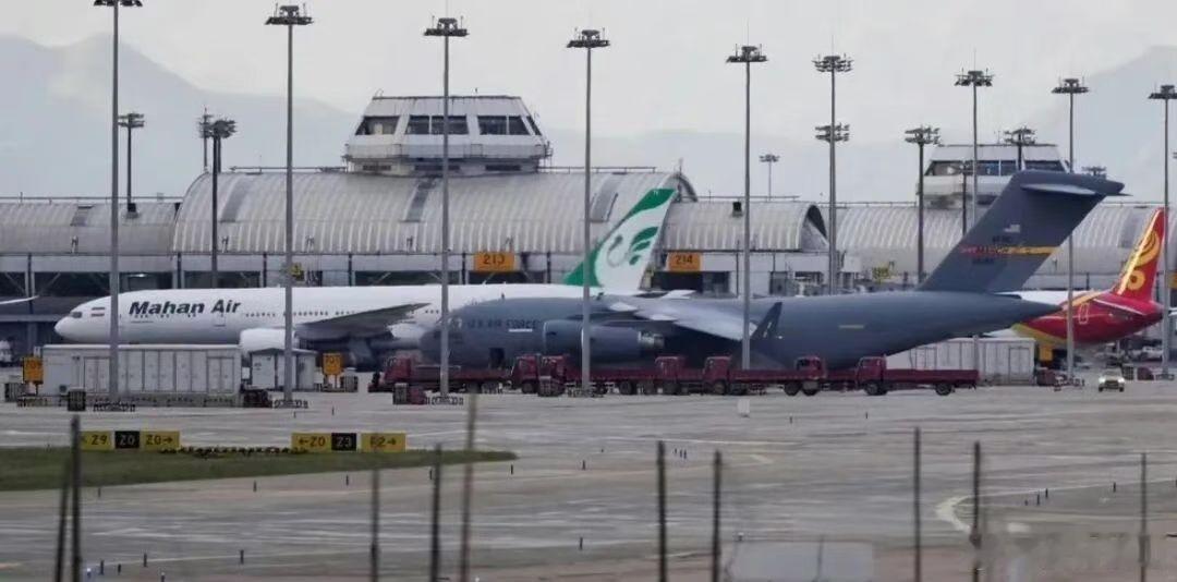 转：C17军用运输机（特朗普专车“野兽”已到）与伊朗马汉航空客机在北京首都国际机