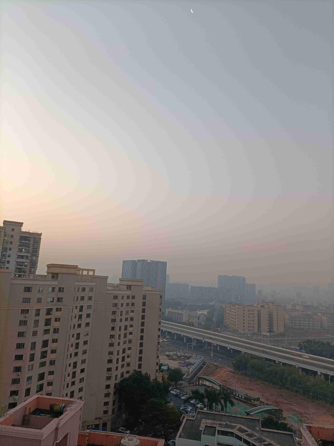 我的今日状态：😁轻松愉快
我这里的天气：☀️晴天:深圳今日多云转晴，气温13度