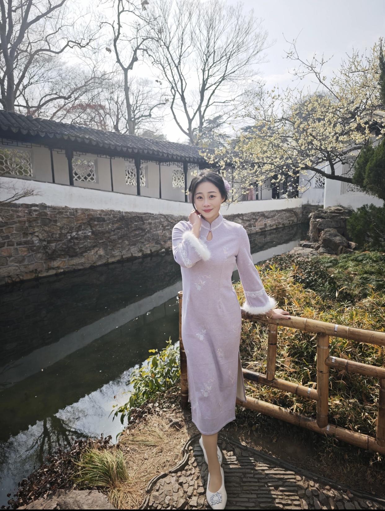 女人何时最具迷人魅力优雅跳舞时，优美的姿态吸引人。