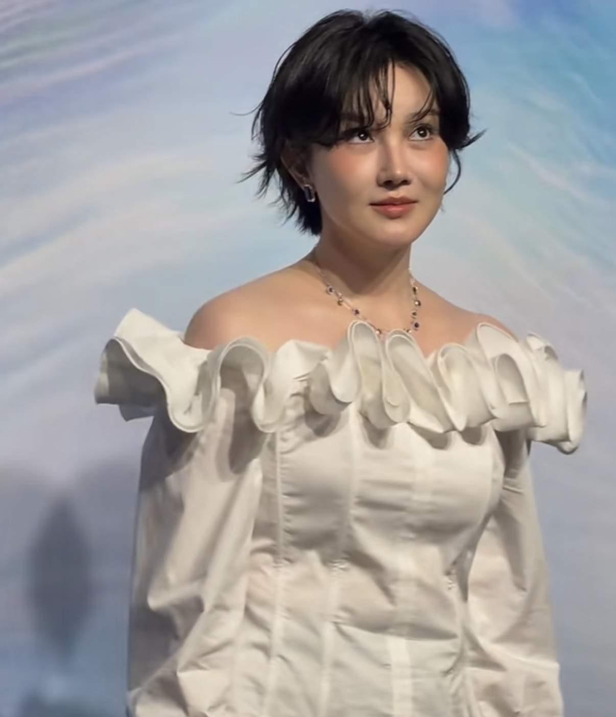 陈小纭给所有爱美的女人提了个醒，
你可以为了美“动”脸，
也可以整骨10多次，但