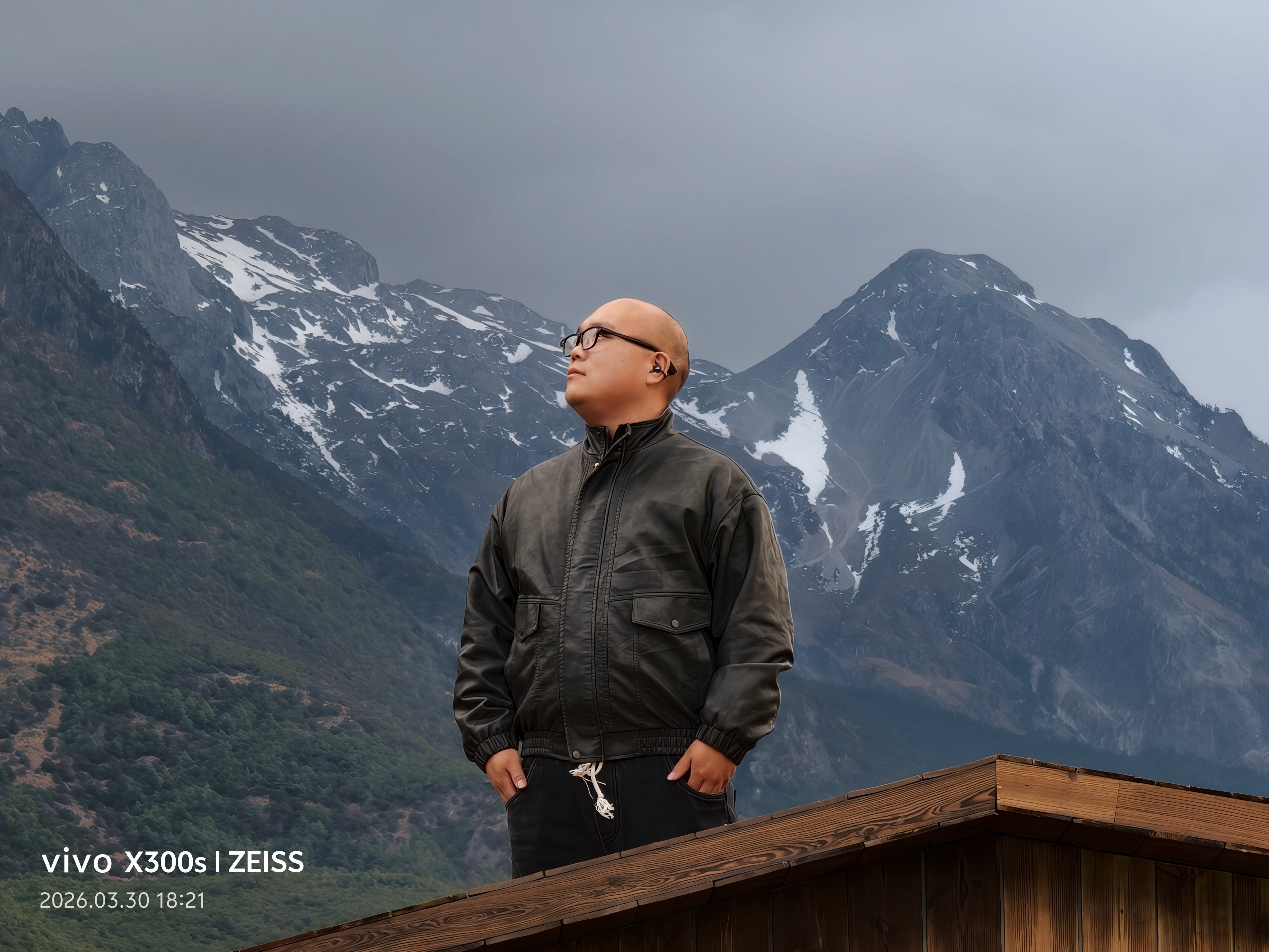 换个头像，之前的头像有人说不太帅。换个大气蓬勃一点的，之前 vivo 发布会在玉