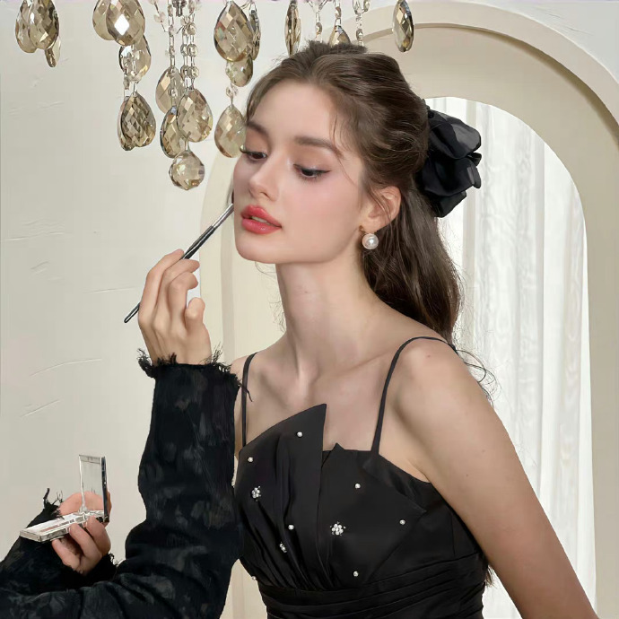 🌷“要爱你自己，任何样子，以任何方式。闭嘴，微笑，简单又高级.” 