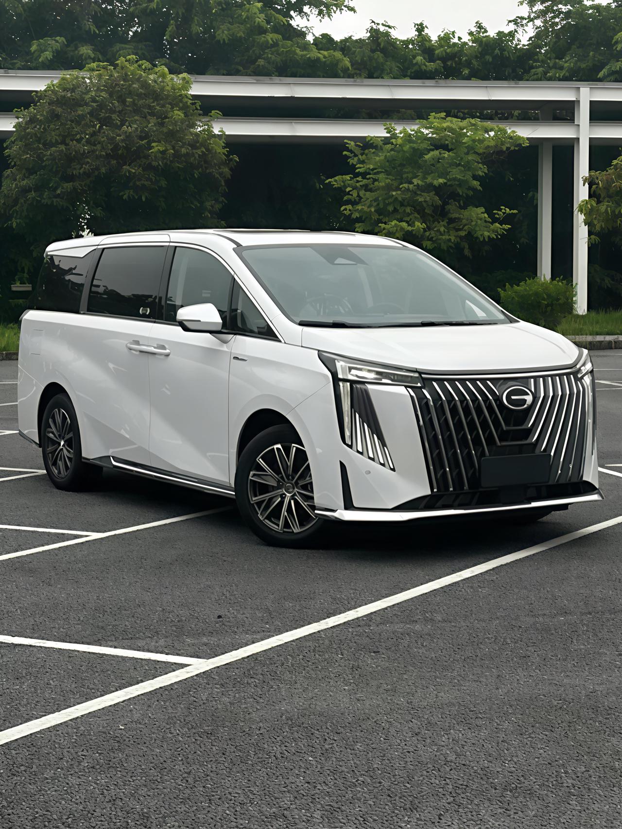 7座大空间、智能科技、插电混动，传祺向往M8宗师为家庭出行带来了新体验
对于多人