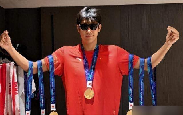 19岁张展硕7金创历史，余依婷李冰洁5金对决，女MVP二选一