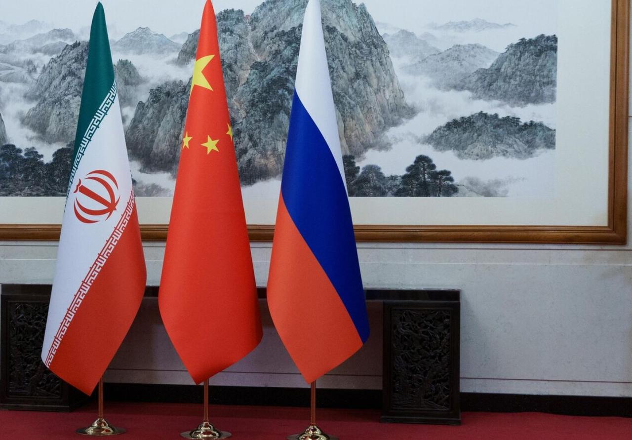 如果美国“打掉”伊朗，将会对中俄两国产生极其严重的后果，所以中俄有必要对伊朗提供