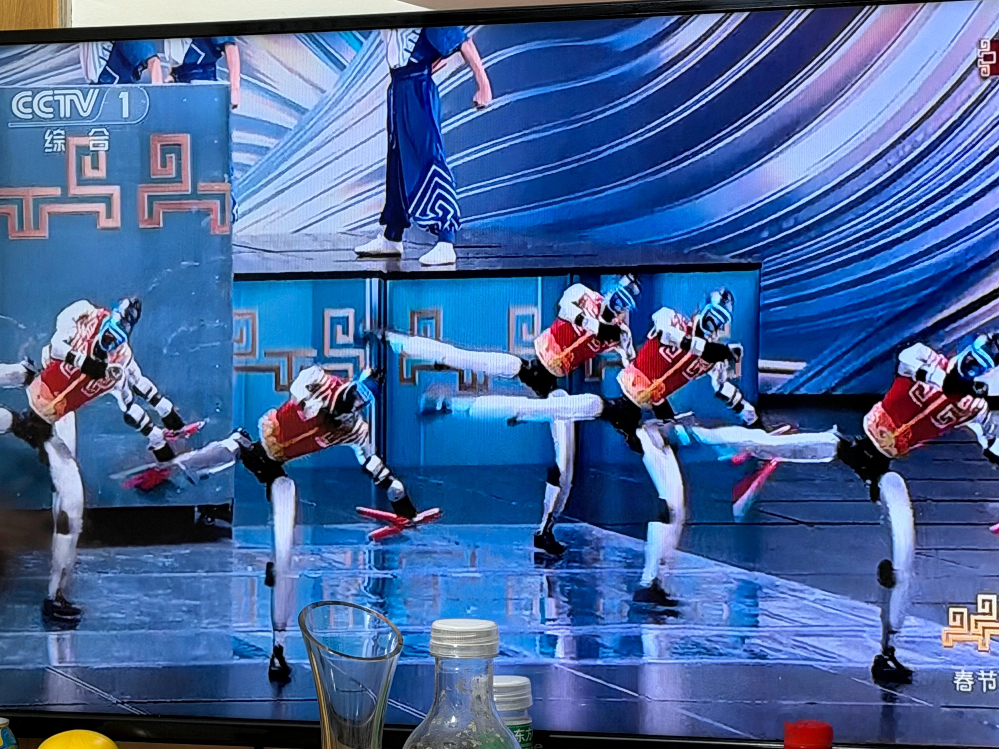 今年机器人太厉害了，武艺高超春晚