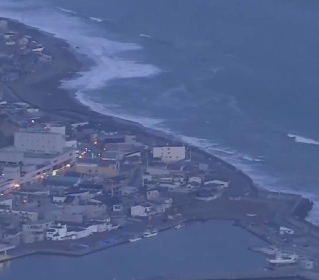 突发！日本东北部海域7.7级强震，引发海啸警报
 
当地时间2026年4月20日