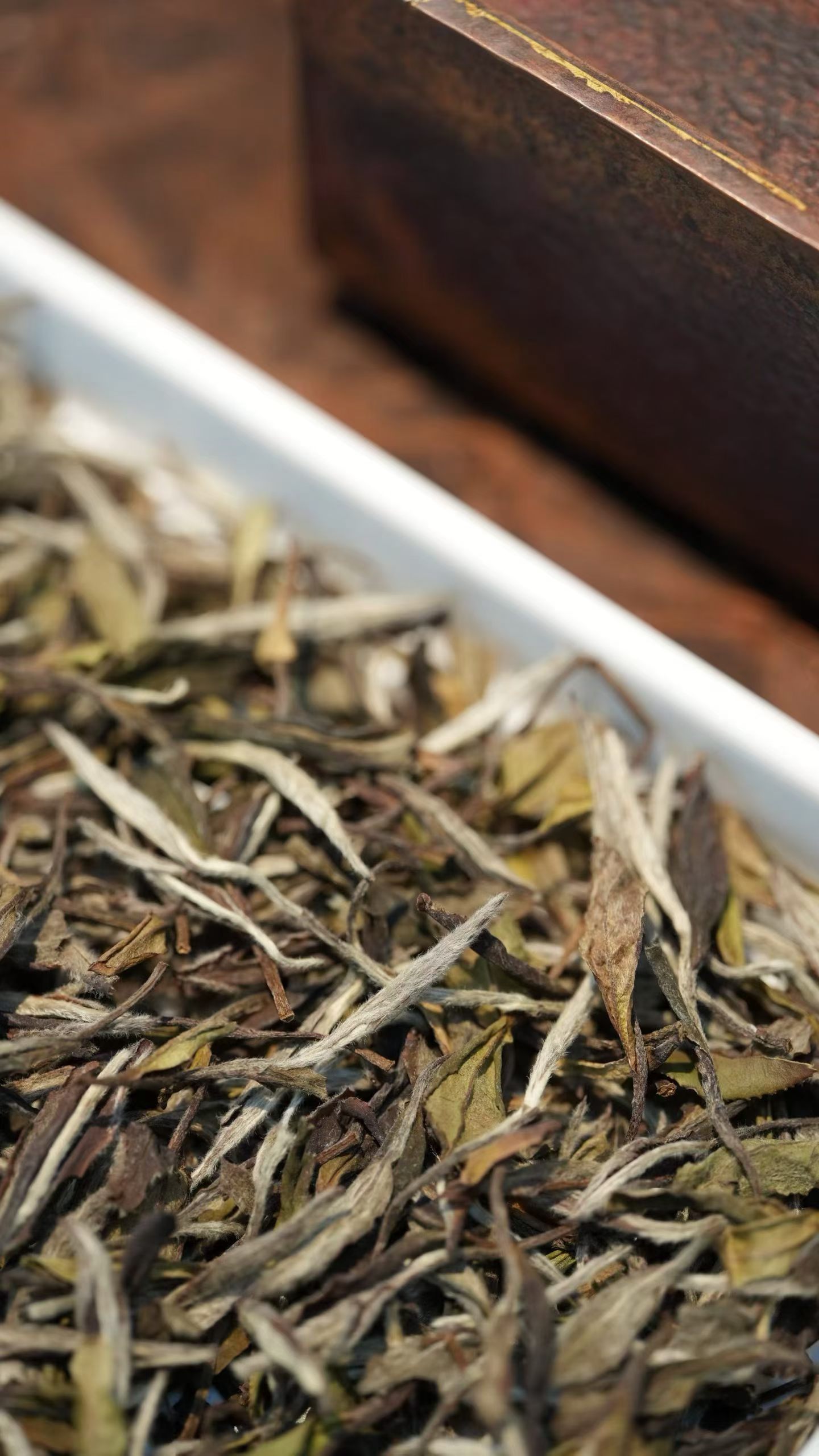 品茶赏器交友  所以，不要轻易打扰一个正在喝茶的人。因为此刻的他，正处在一生中最