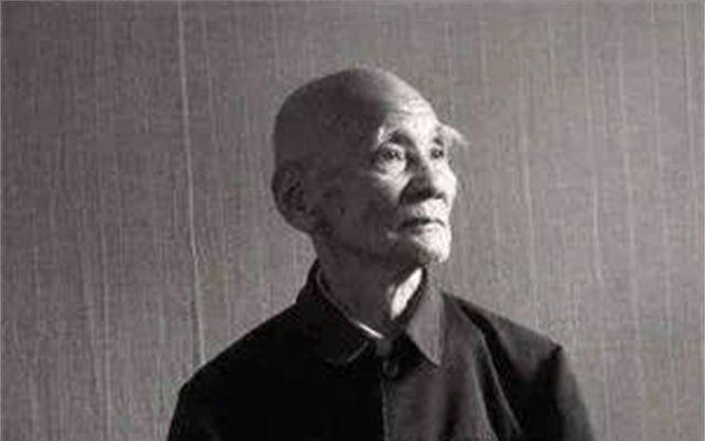 1946年，6000解放军被三万敌人包围，为了不泄露机密，旅长下令烧毁全部文件，