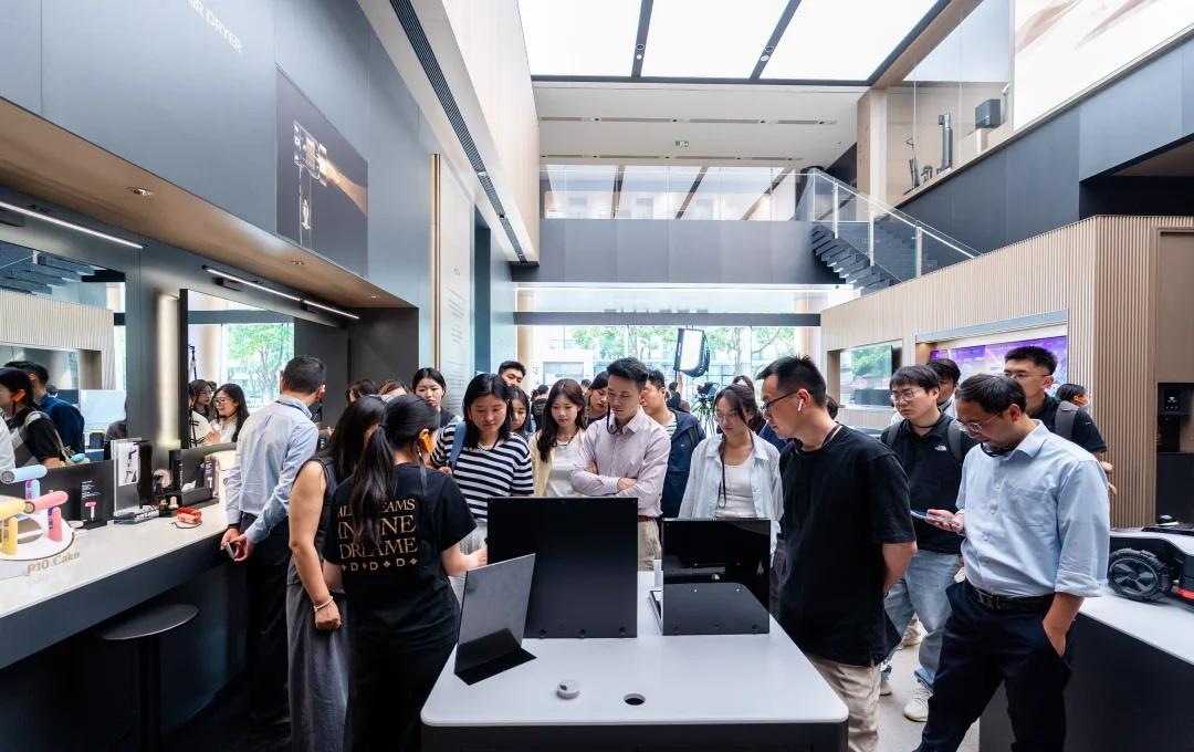 参访｜追觅科技
走进全球智能硬件标杆企业——追觅科技。	参观了扫地机智能工厂、总