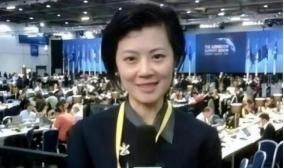 "我愿意放弃中国国籍，自愿加入英国！"这句话，是前央视知名才女主持人姜丰，在20