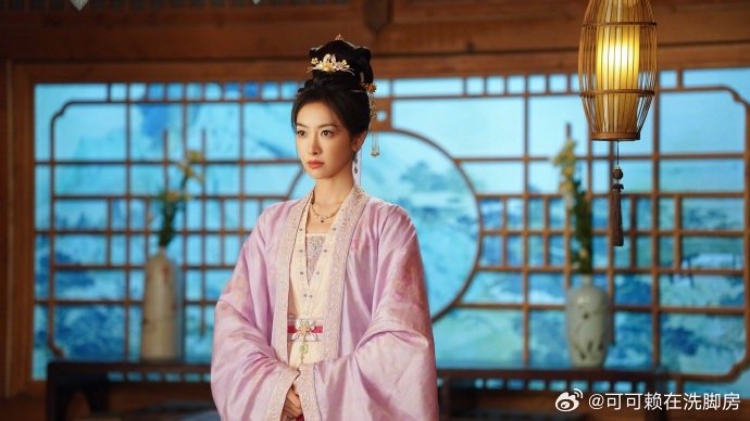 楚瑜女武一宋茜把打戏拍成了“行走的诗”。一挑一刺之间既狠又稳，动作的利落感让人想