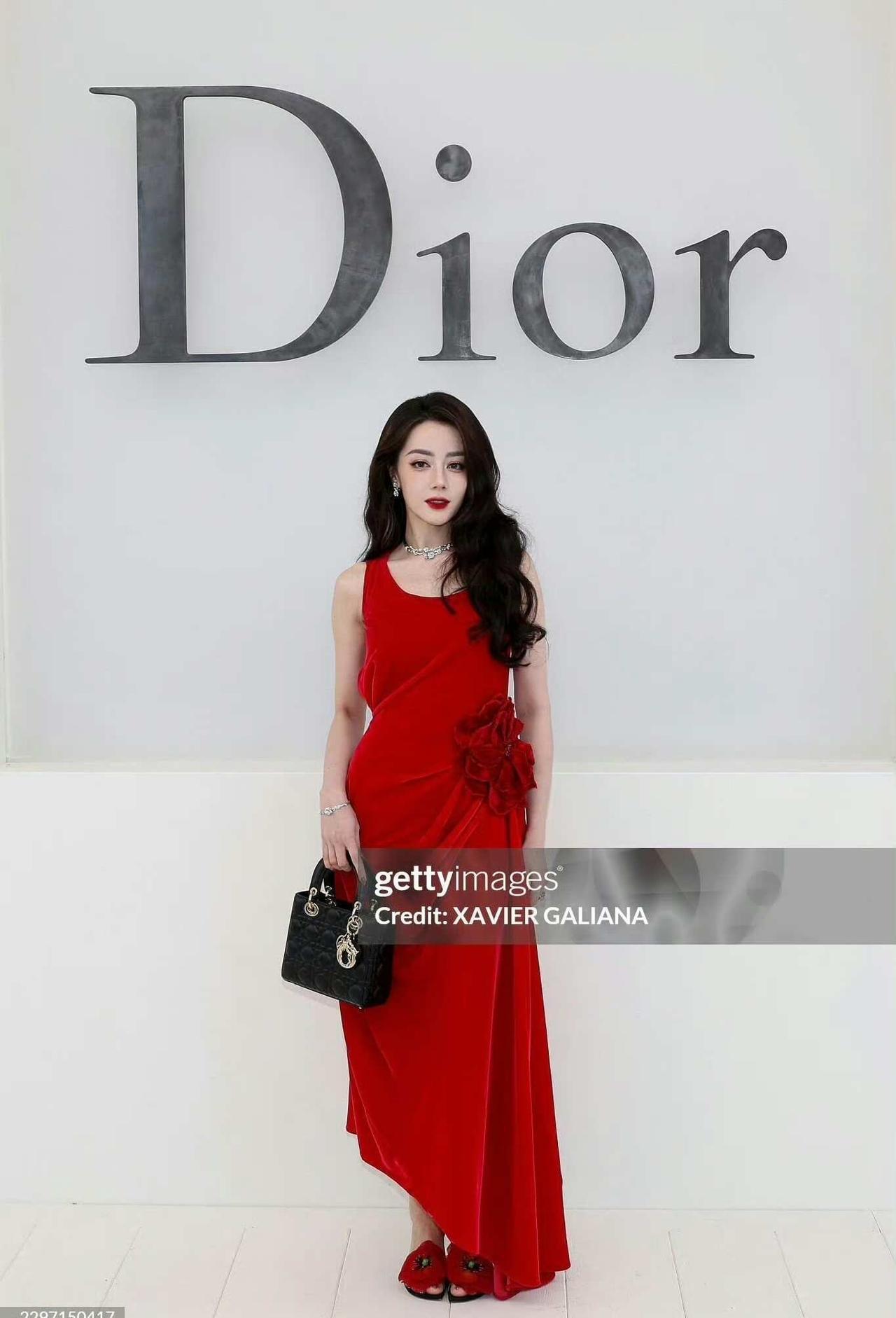 不是G社冷冰冰
你担不是乔晶晶
中国女人为国争光的美貌！🇨🇳
迪丽热巴 迪丽