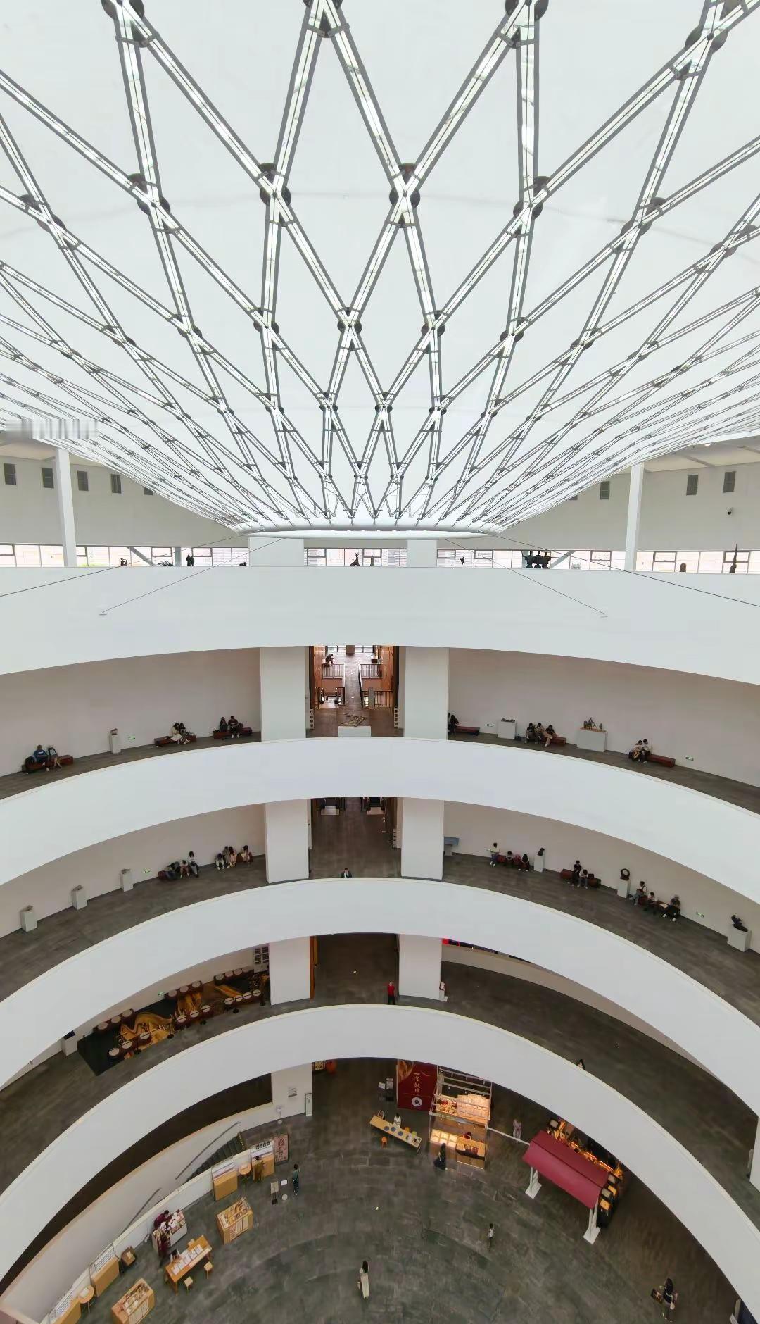 广州0元打卡地📸新中轴线上的绝美 谁懂啊！广州艺术博物院新馆真的太好拍了！建筑