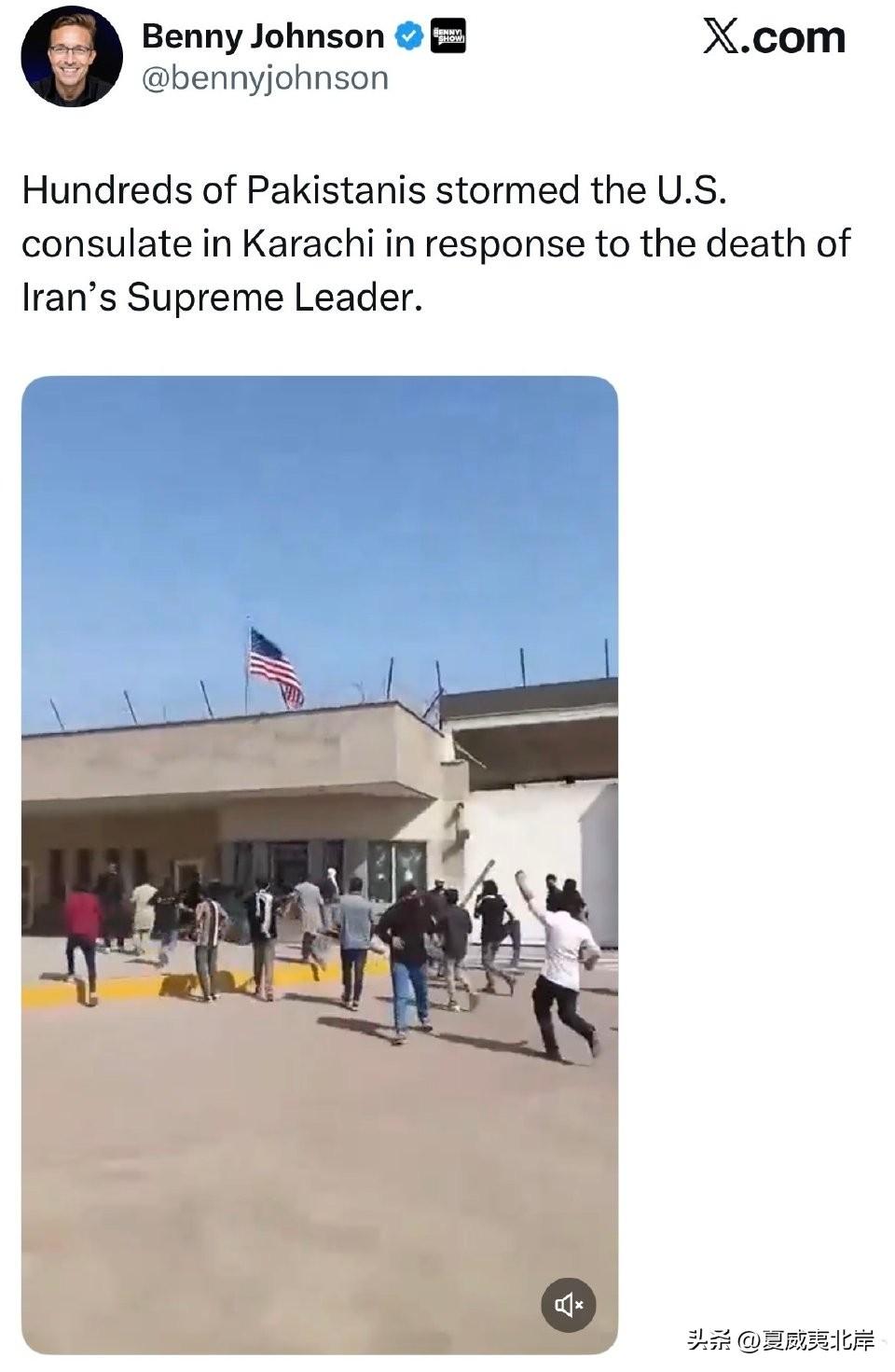 数百名巴基斯坦人冲击了美国驻卡拉奇领事馆，以回应伊朗最高领袖的死亡。
据悉已有超