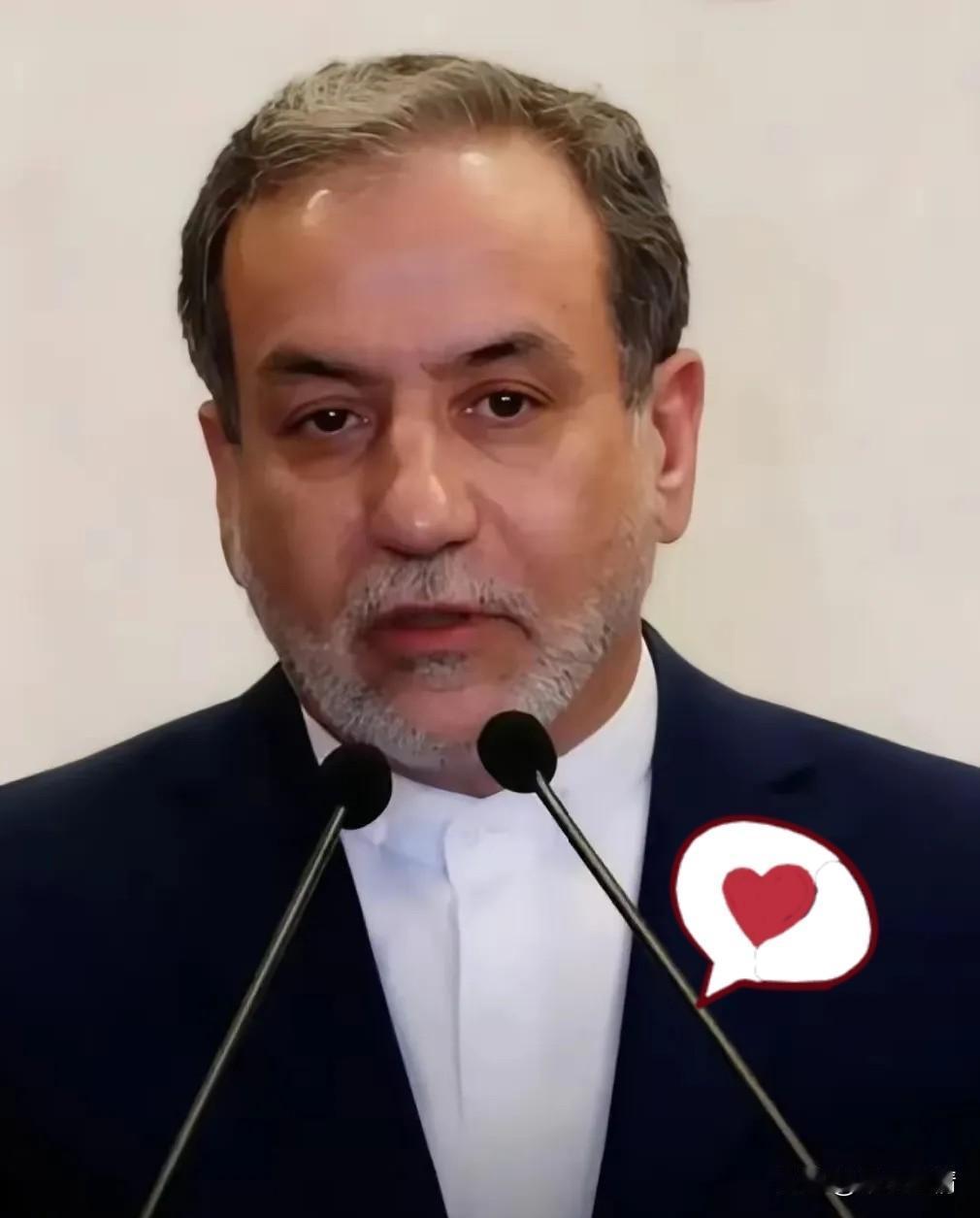 伊朗传来最新消息！.
4月28日，伊朗外长阿拉格齐宣布了一个重要消息：他刚和俄罗