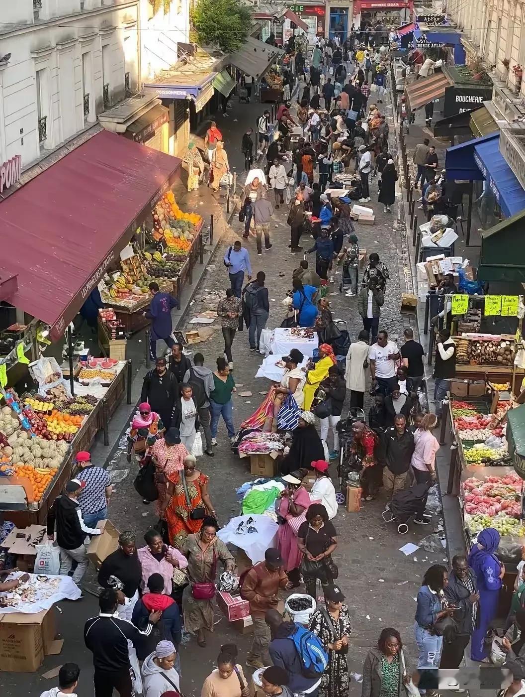 法国巴黎的某集市，吓死人的节奏。看完了保证你不愿意去了。看起来脏乱差，随处可见垃