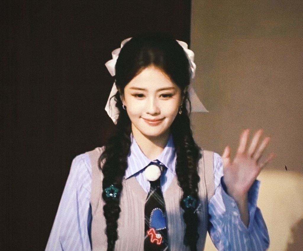 白鹿换装了，期待奔跑吧直播！Z视界19：00开始！奔跑吧直播