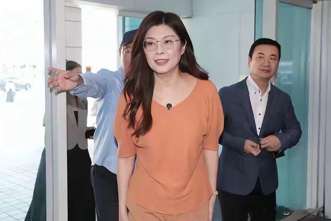 8月19日郑丽文按计划再南下彰化，此行核心目标，是推动中部蓝营在地力量统合，为参