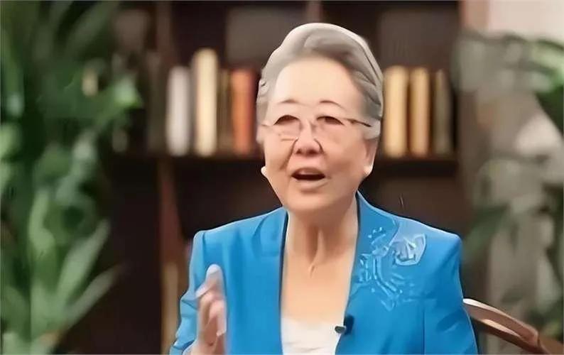 刘洪斌演《红楼梦》里的贾母挺合适，长相富态，演技高超，还被称为“奥斯卡影后”。一