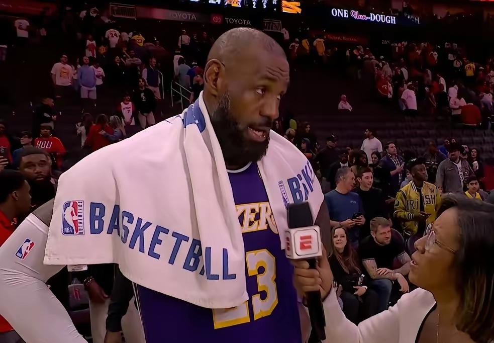 老而弥坚，说的就是詹姆斯吧。
在124：116客场战胜火箭队的比赛中，詹姆斯上场