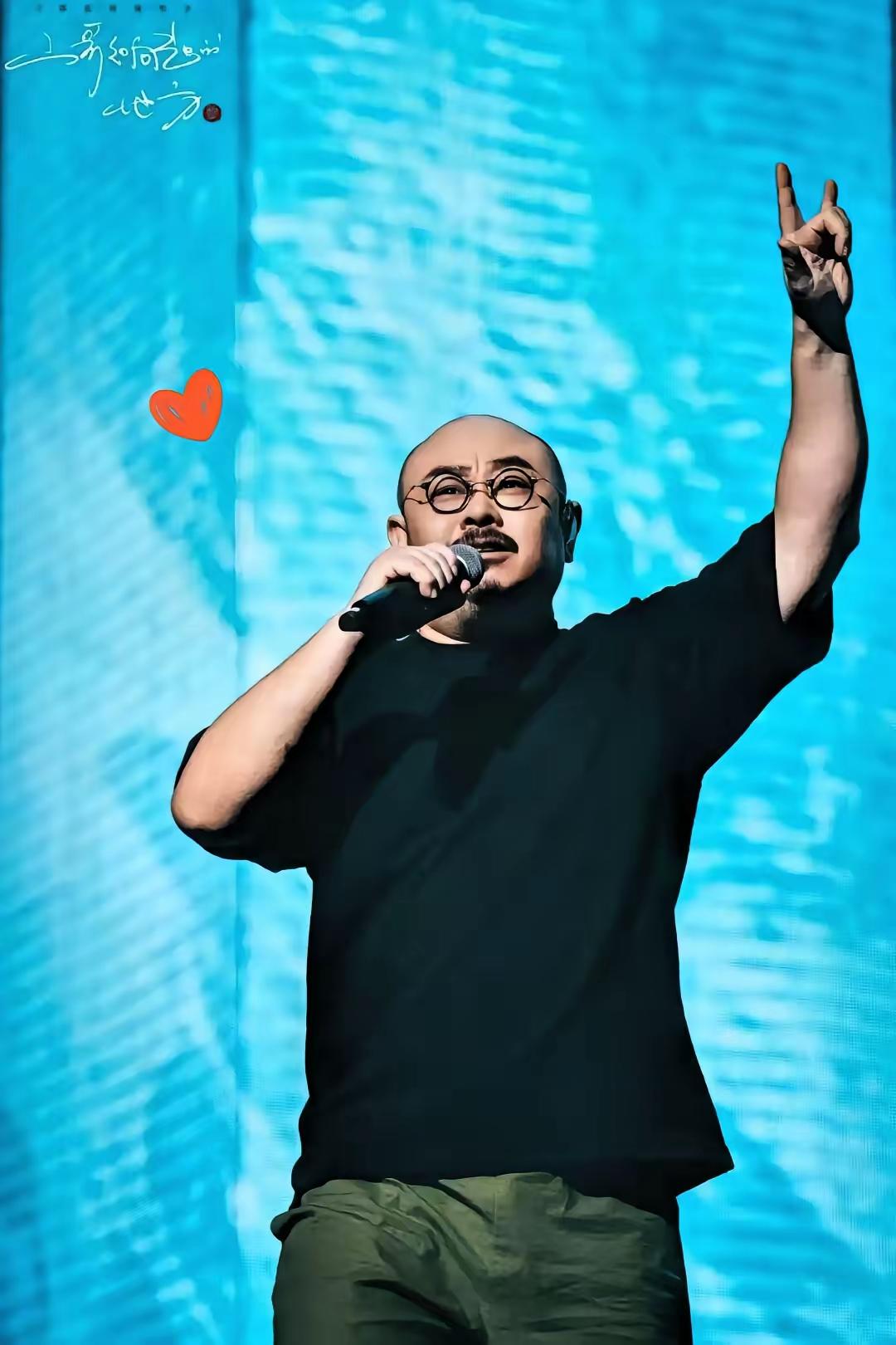 不仅刀郎没想到
就连乌鲁木齐文旅也没想到
这次刀郎来开演唱会，竟然
让整座城成了