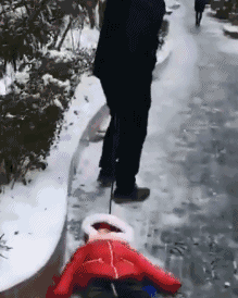 下雪天遛娃就比较简单了 