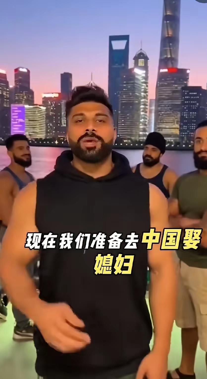 准确地说，阿联酋女性嫁给外籍人士并不会"自动丧失国籍"，但她的外籍丈夫几乎不可能