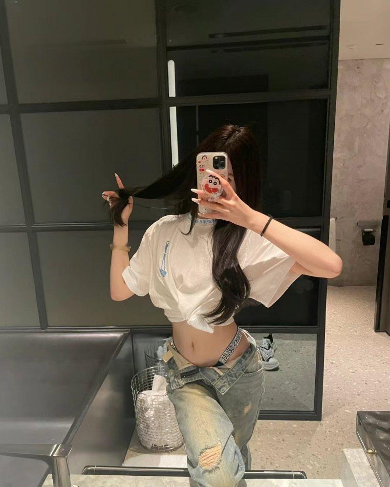 活着活着就明白了 跟任何人较劲都是在消耗自己已经到了靠钱说话的年纪 不怕没有爱 