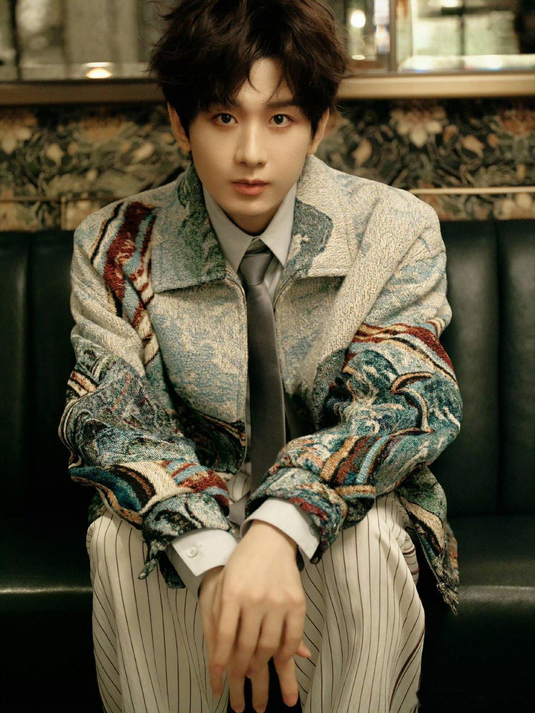 成毅赴山海cy成毅明月高悬夜空，眼下是春天。我想起了你，内心是完整的。| 长安二