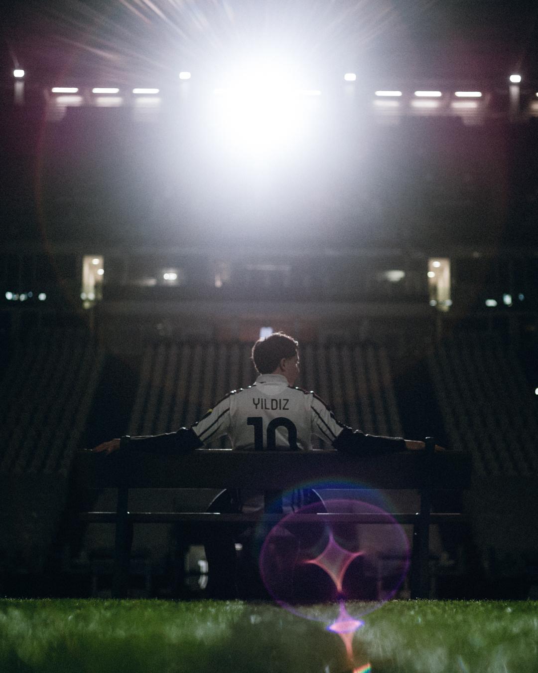 Look at the stars
Look how they shine fo